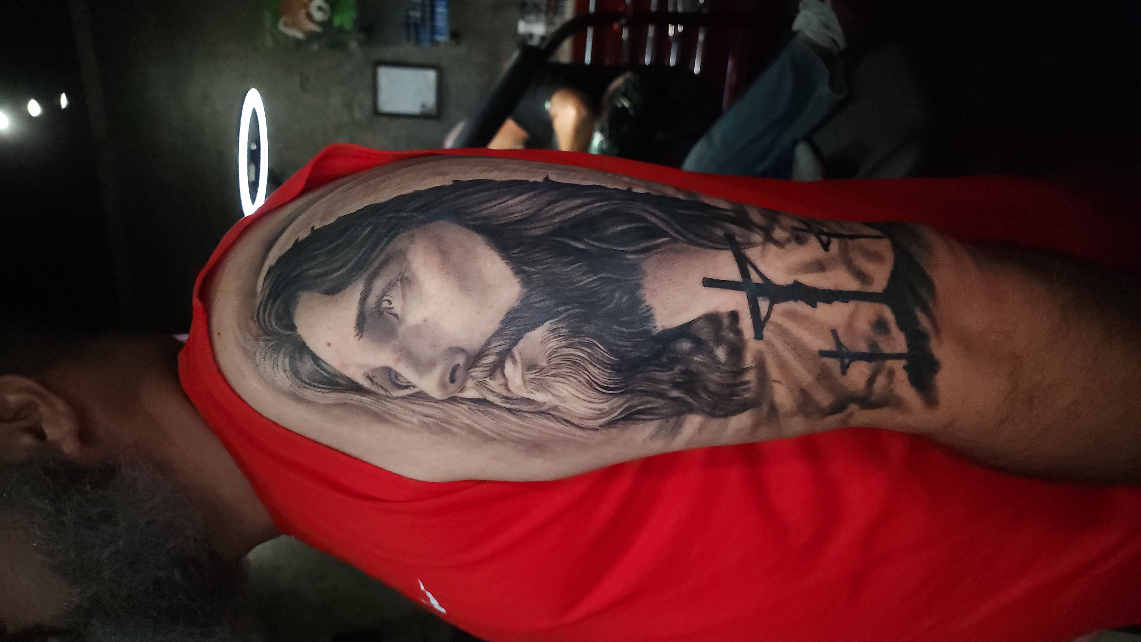 Composición de Jesús en negro y gris por Zuazuart